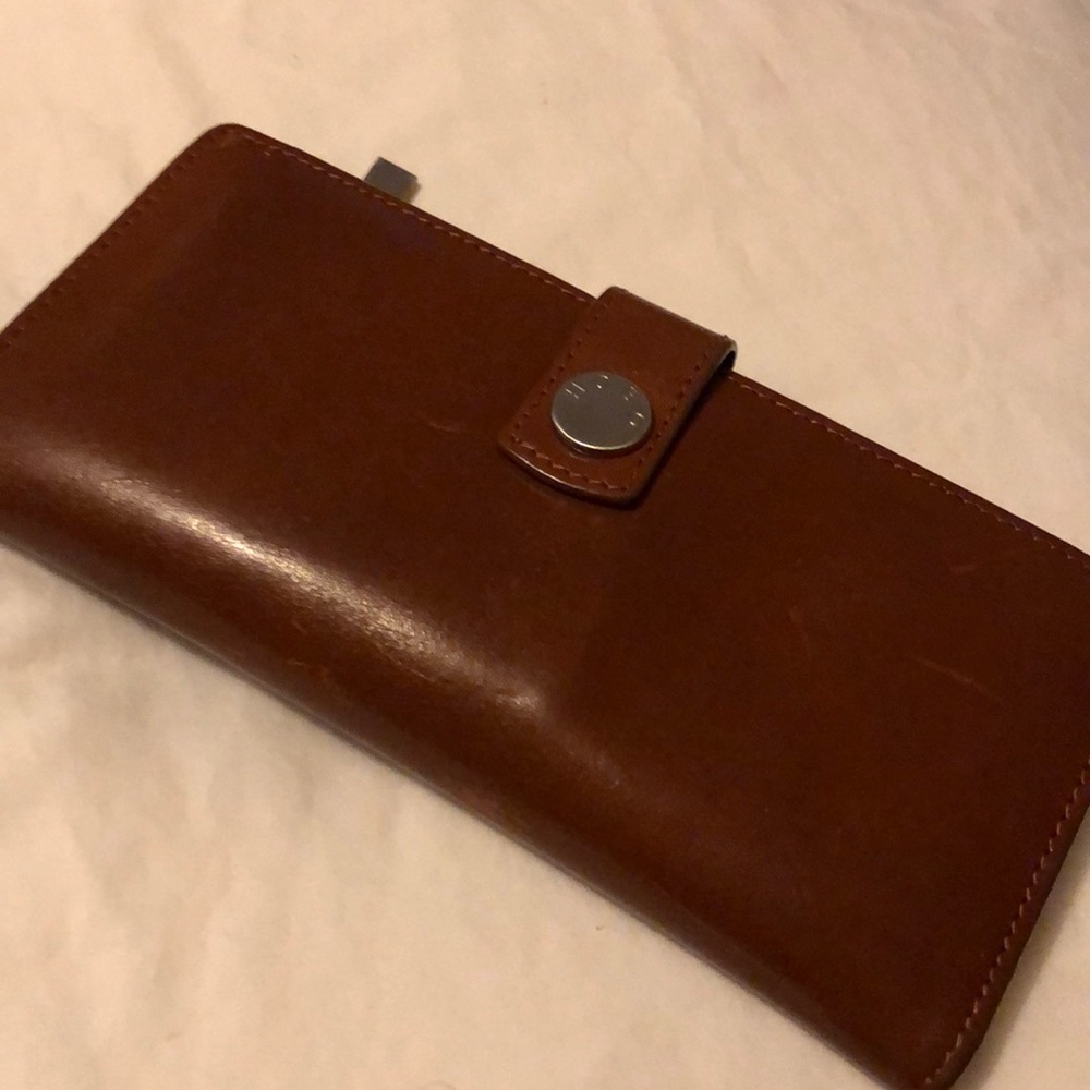HOBO IRIS WALLET JUST REDUCED👛👛👛👜